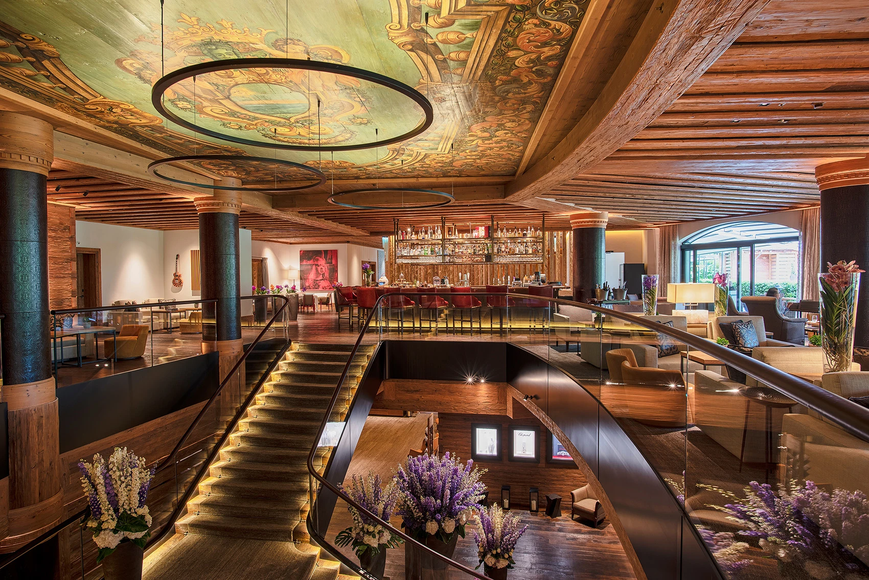 TheAlpinaGstaad_AlpinaLounge&Bar_webwebp_1920