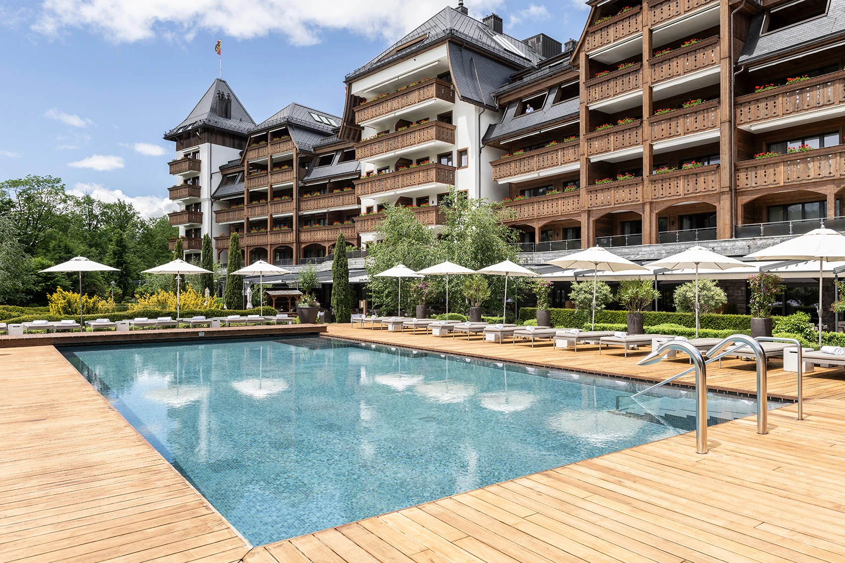 TheAlpinaGstaad_pool_webwebp_1920