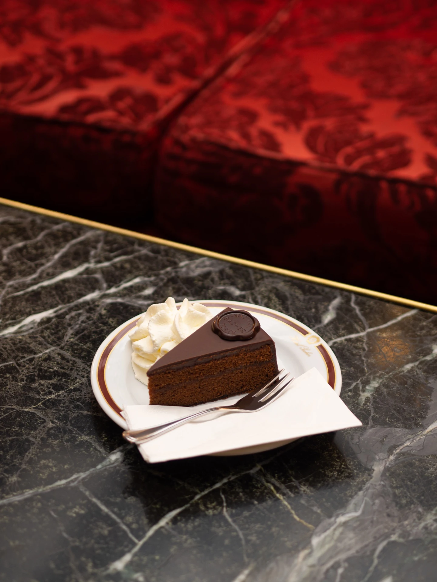 original-sacher-torte-c-hotel-sacher_04-scaled-1920x9999_1920